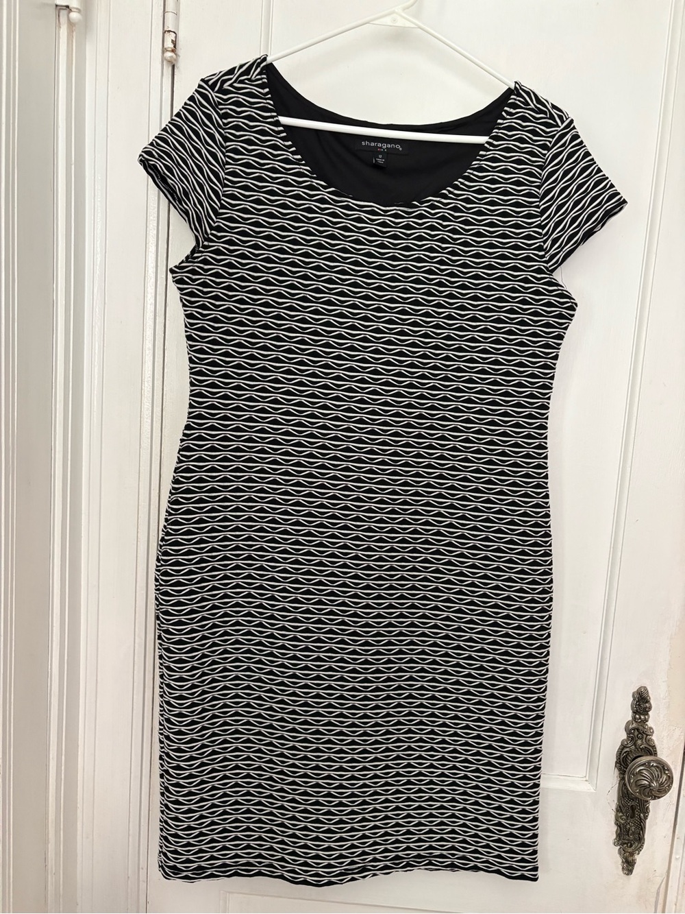 Sharagano Black & White Wave-Print Midi Sheath Dress